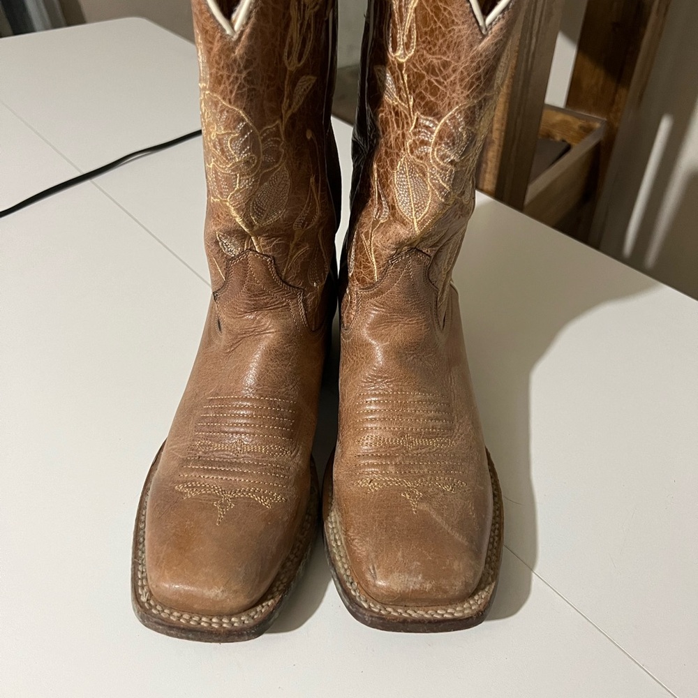 Floral Embroidered Western Cowboy Boots